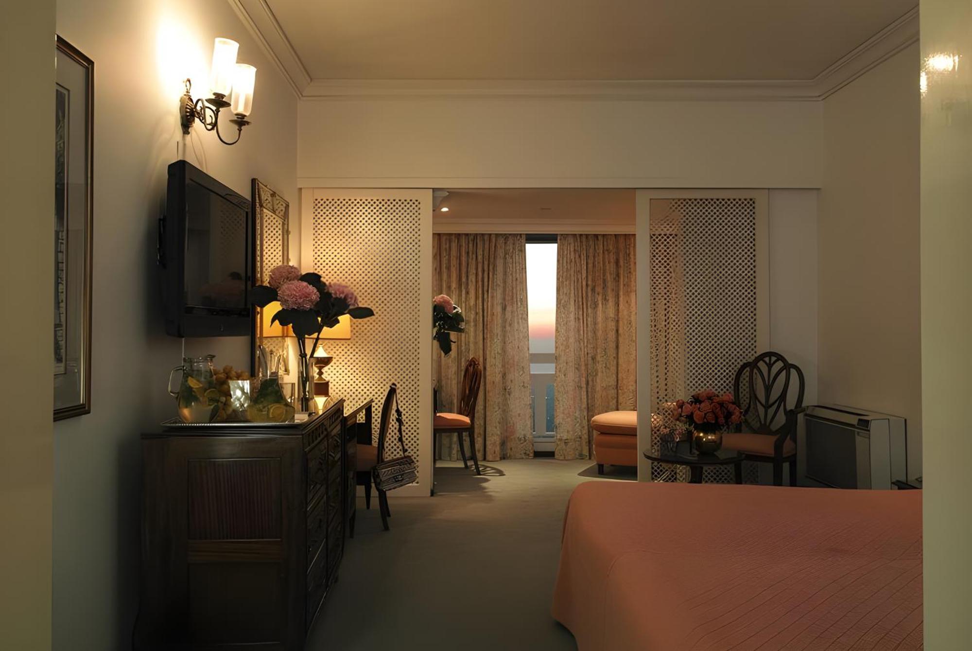 Hotel Al Bustan Beit Mery Екстер'єр фото