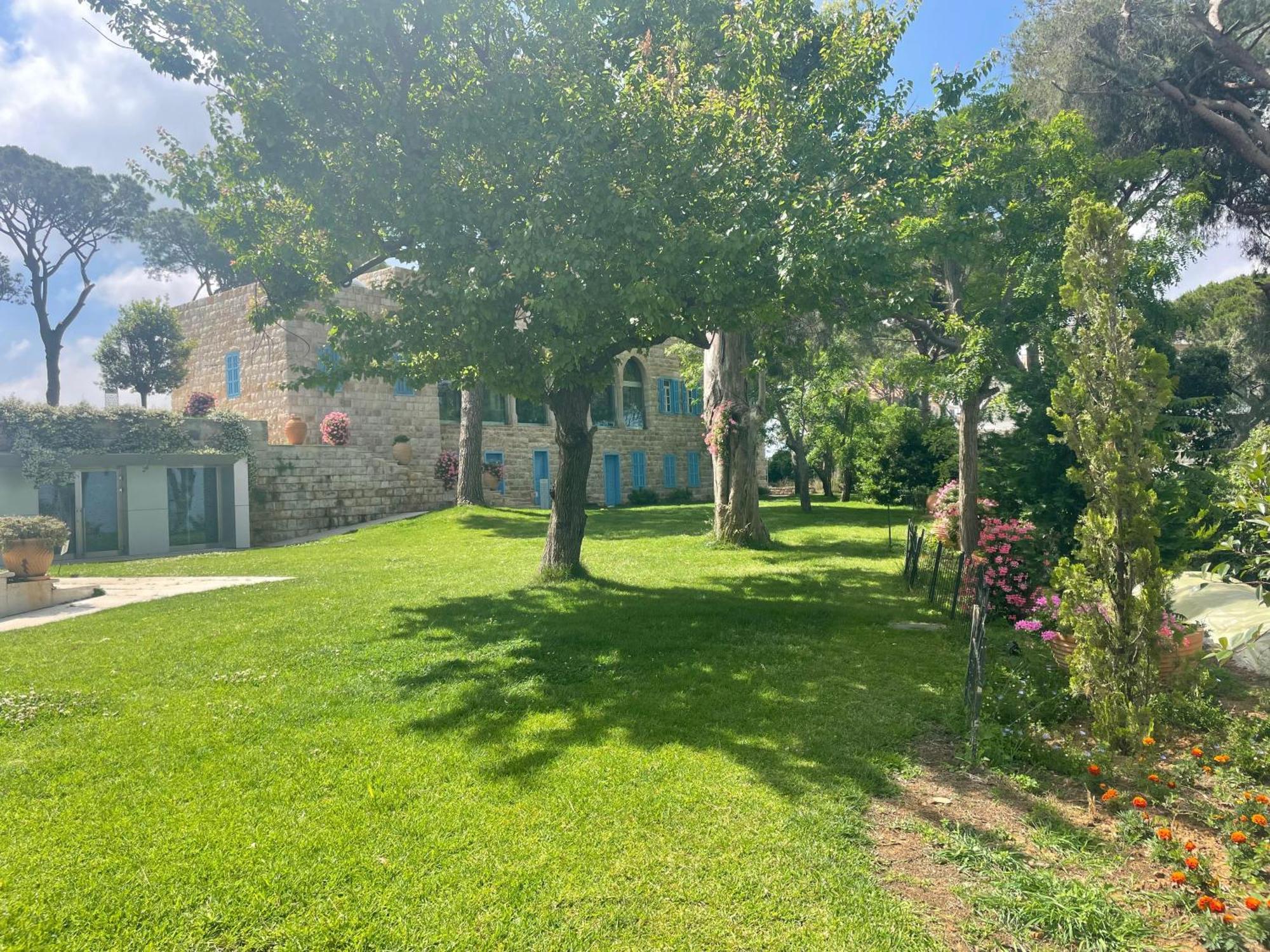 Hotel Al Bustan Beit Mery Екстер'єр фото