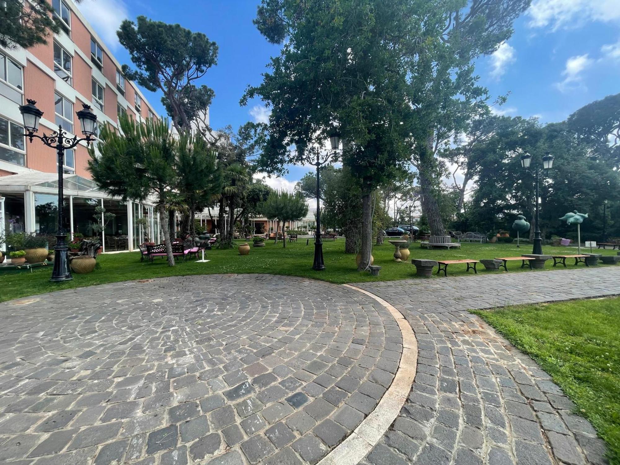 Hotel Al Bustan Beit Mery Екстер'єр фото