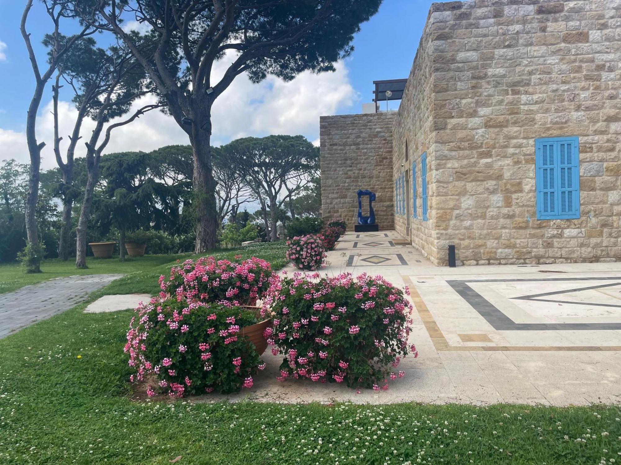 Hotel Al Bustan Beit Mery Екстер'єр фото