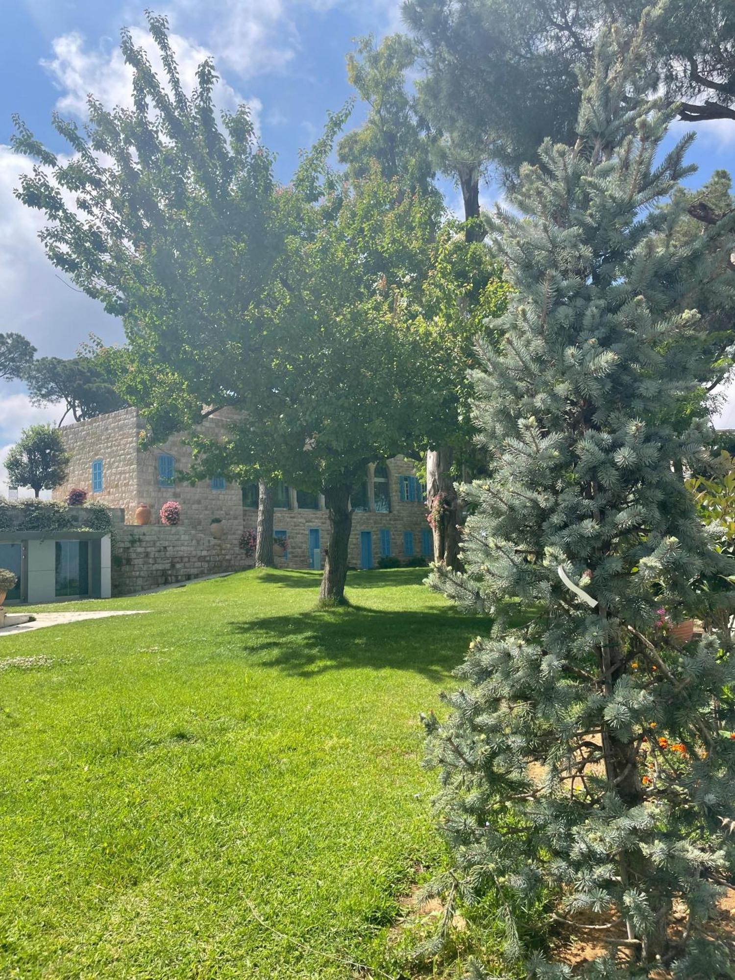 Hotel Al Bustan Beit Mery Екстер'єр фото