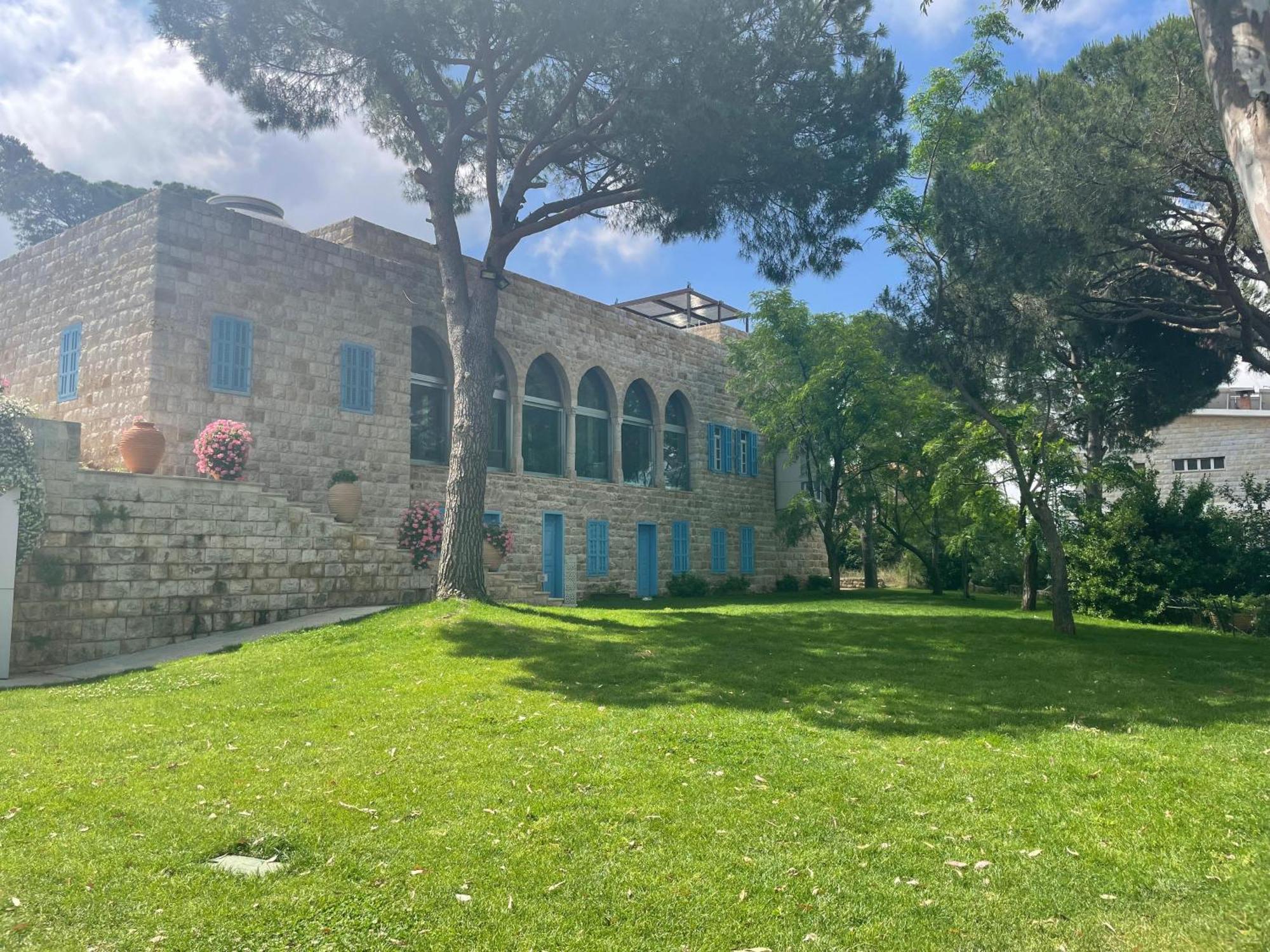 Hotel Al Bustan Beit Mery Екстер'єр фото