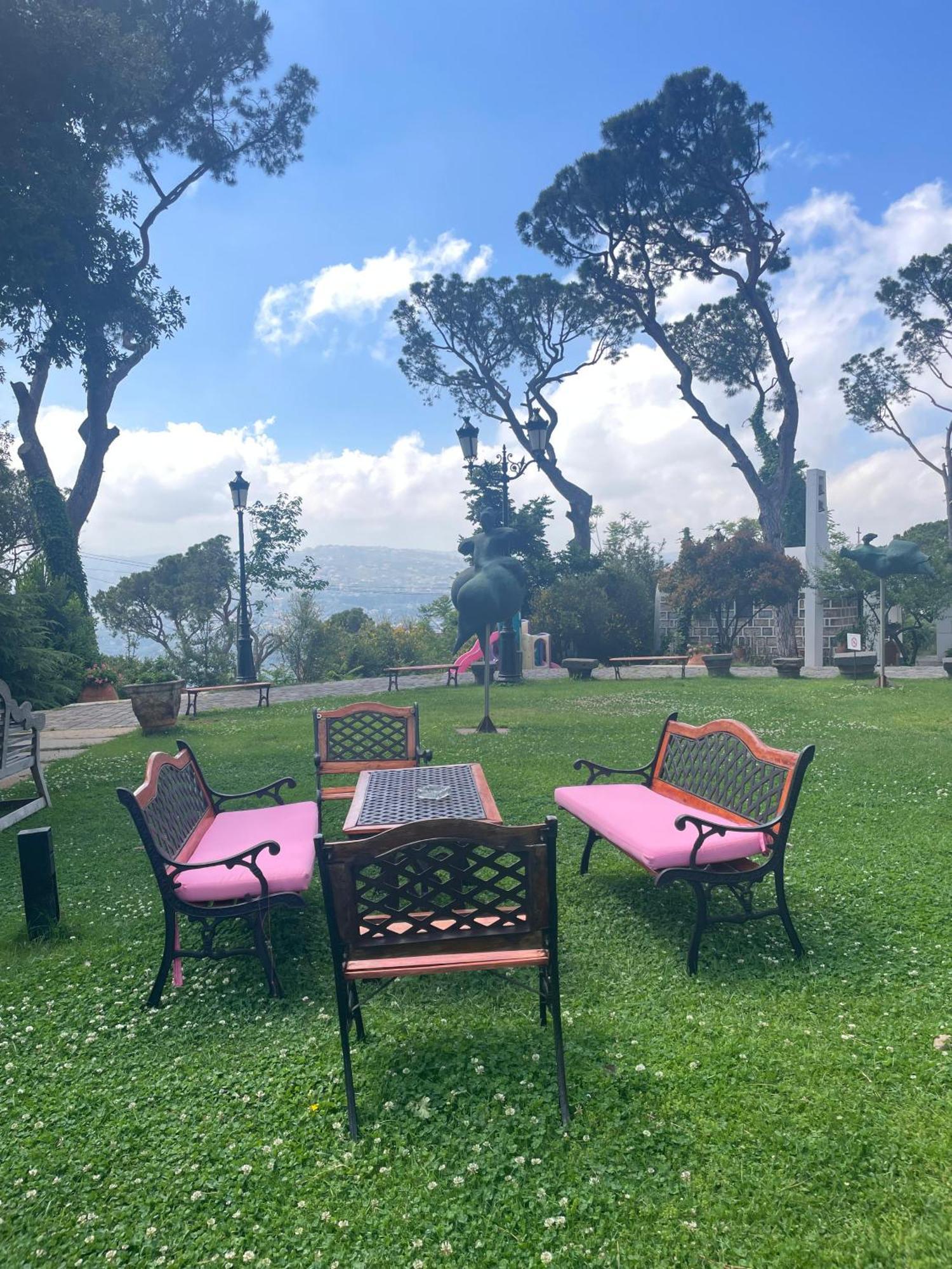 Hotel Al Bustan Beit Mery Екстер'єр фото