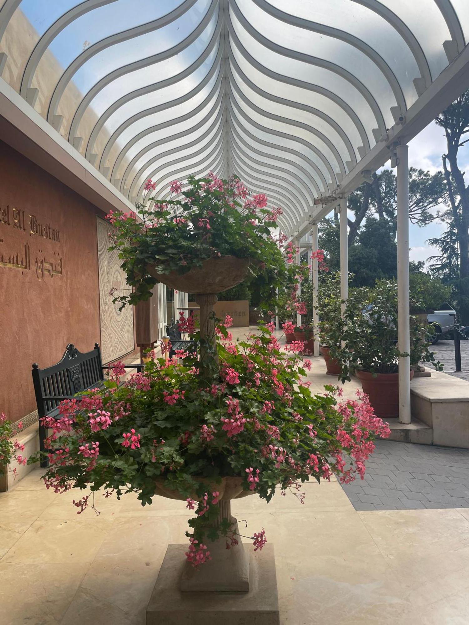 Hotel Al Bustan Beit Mery Екстер'єр фото