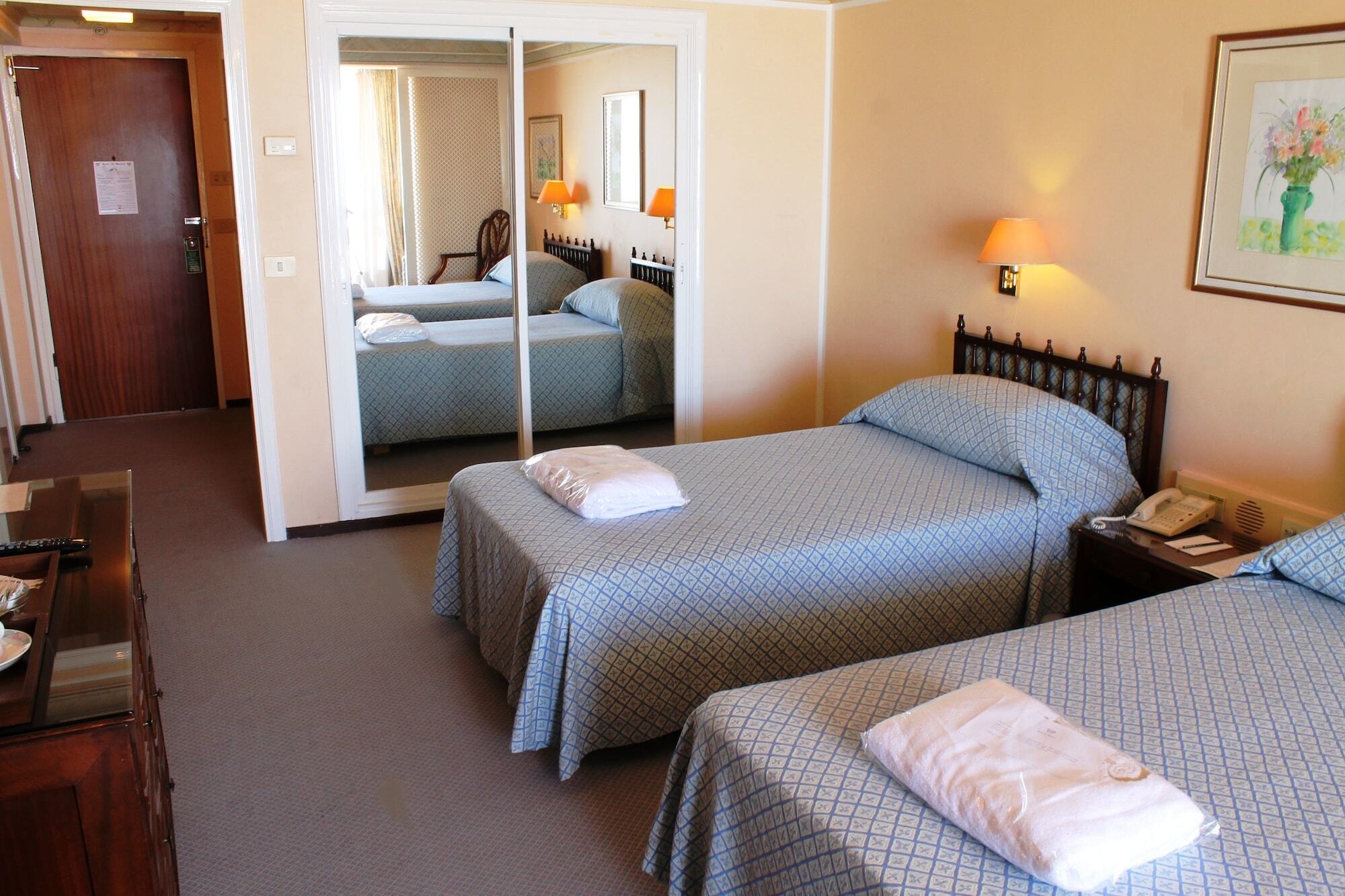 Hotel Al Bustan Beit Mery Екстер'єр фото