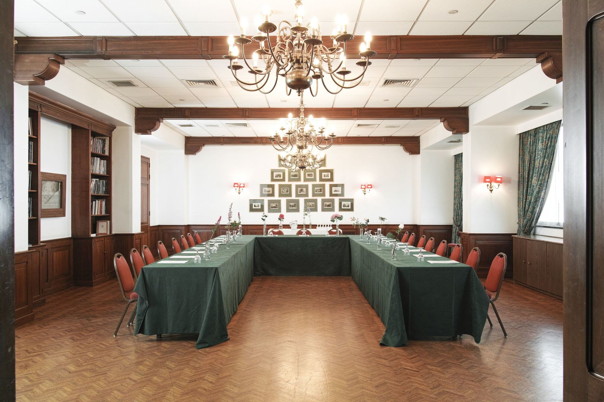Hotel Al Bustan Beit Mery Екстер'єр фото