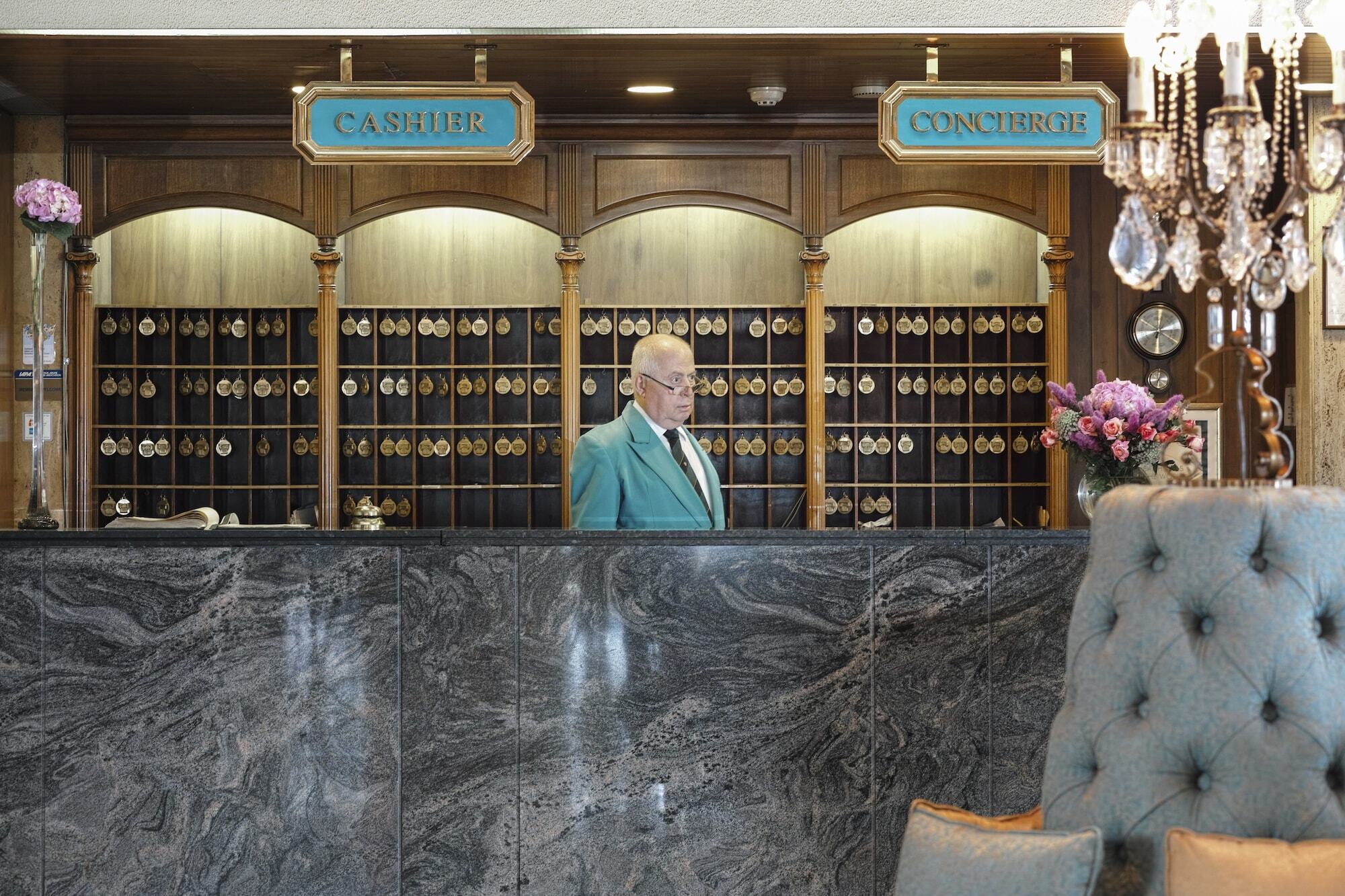 Hotel Al Bustan Beit Mery Екстер'єр фото