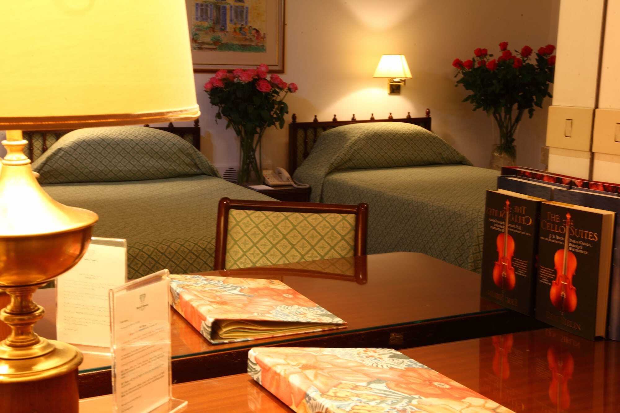 Hotel Al Bustan Beit Mery Екстер'єр фото