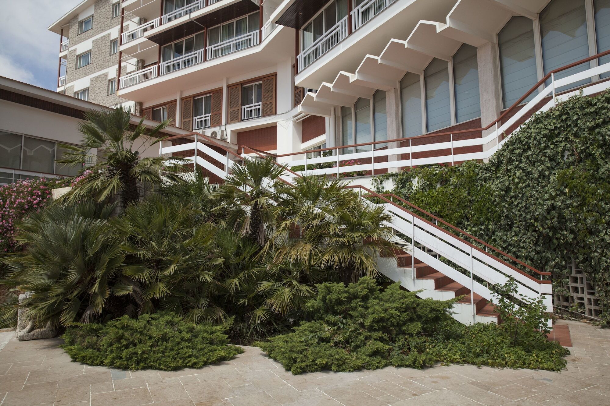 Hotel Al Bustan Beit Mery Екстер'єр фото